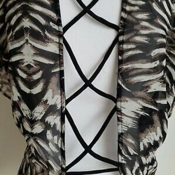 ♠️SOLD♠️Torrid's AbstractCriss-cross Open Back Top - Picture 8 of 11